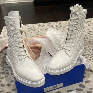 Stuart Weitzman white croc booties size 8.5 (Runs Big)